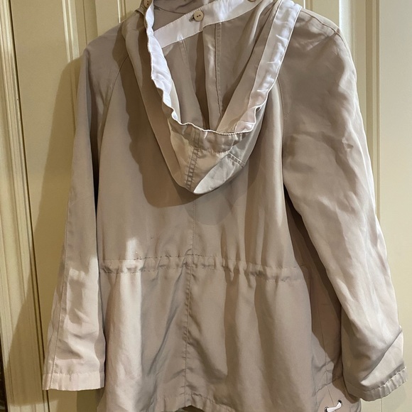 Alia. Woman’s spring coat - Picture 2 of 4